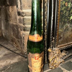 Yago Spanish Chablis Bottle Vintage Green Square